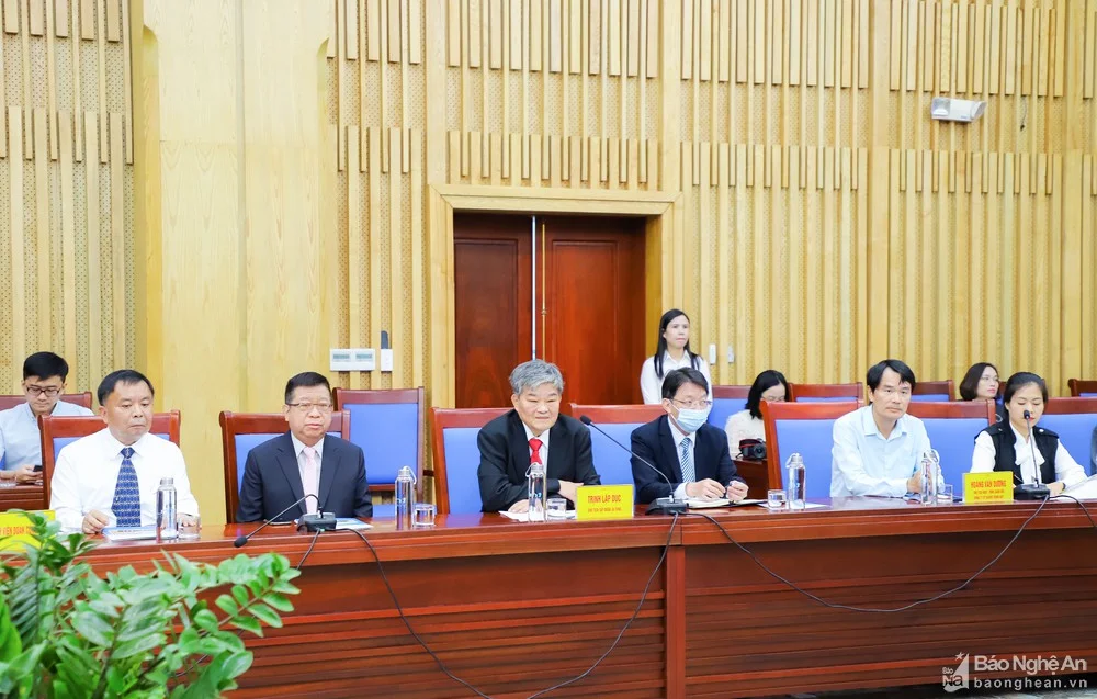 bna_ju_teng7892764_1652022.jpg