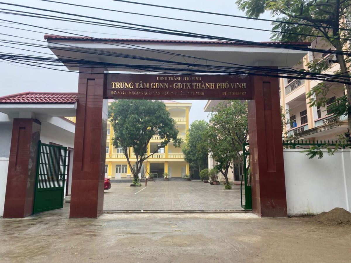 trung-tam-giao-duc-nghe-nghiep---giao-duc-thuong-xuyen-thanh-pho-vinh-mac-du-duoc-xay-dung-rat-khang-trang-nhung-chua-duoc-dau-tu-co-so-vat-chat-trang-thiet-bi-day-nghe-1.jpg