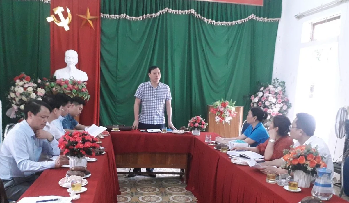 doan-giam-sat-ban-van-hoa-xa-hoi-lam-viec-tai-truong-mam-non-chau-hoi-quy-chau-ve-viec-thuc-hien-chinh-sach-phap-luat-doi-voi-giao-vien-can-bo-quan-ly-giao-duc.jpg