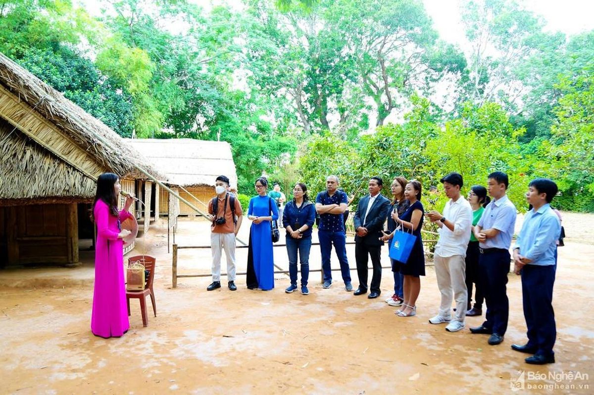 mot-doan-famtrip-ve-tham-va-khao-sat-tai-kim-lien-anh-dinh-tuyen-6526.jpg