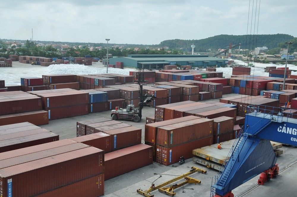 hang-container-boc-xep-tai-cang-cua-lo-anh-thu-huyen-8003.jpg