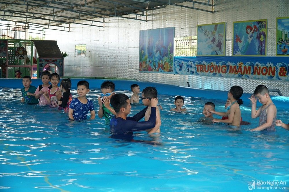 mot-so-truong-hoc-tren-dia-ban-tinh-da-to-chuc-day-boi-1.jpg