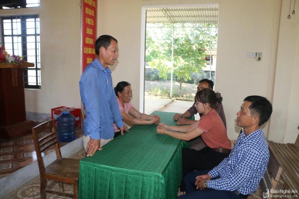 can-bo-thon-2-9-chia-se-ve-tinh-hinh-xay-dung-ntm-nang-cao-tai-thon-5886.jpg
