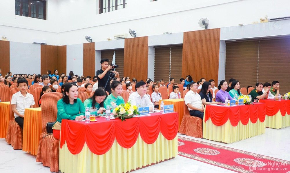 bna-dai-bieu-du-chuong-trinh-me-do-dau-anh-thu-huong-8036.jpg