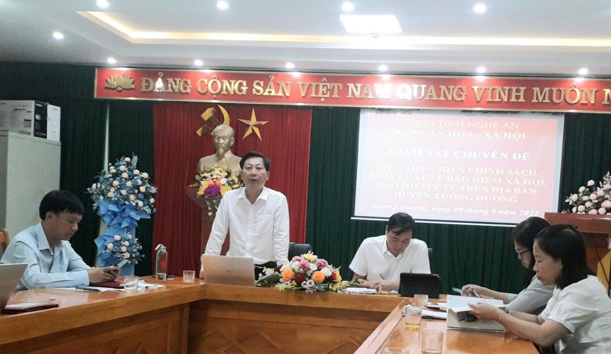 dong-chi-lo-thanh-nhat-pho-chu-tich-ubnd-huyen-tuong-duong-phat-bieu-tai-buoi-lam-viec.jpg