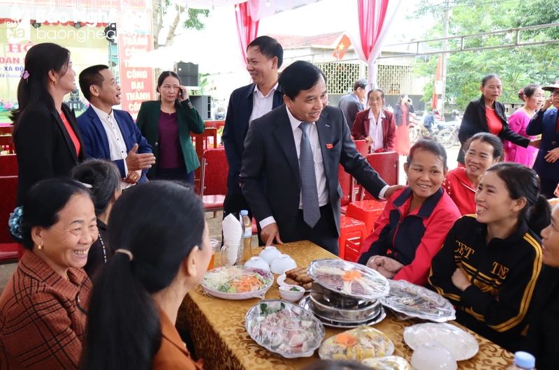 bna-dc-nguyen-nhu-khoi-du-ngay-dai-doan-ket-thai-hoa-anh-diep-thanh13-7808.jpg.webp