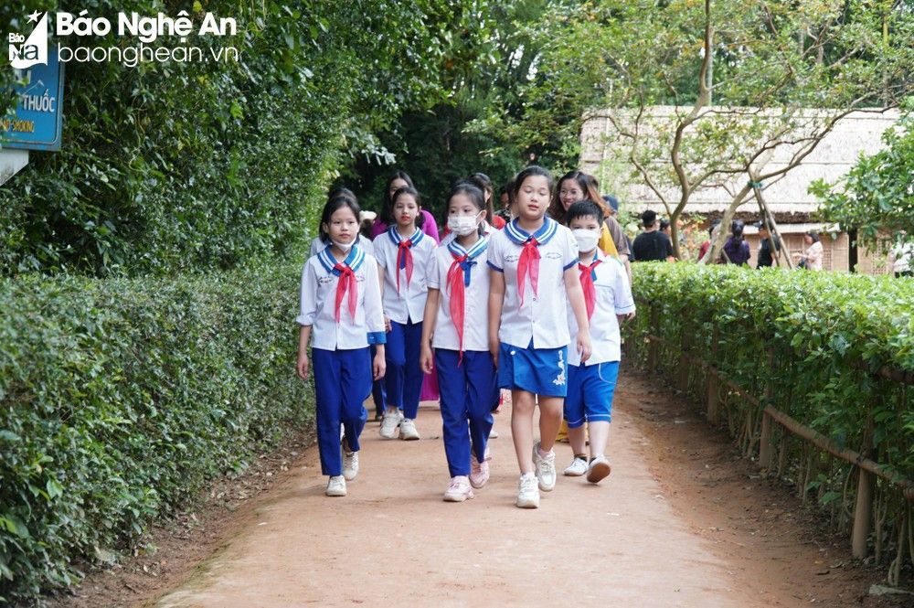bna-hoc-sinh-tham-quan-trai-nghiem-o-que-bac-anh-mh-7316.jpg