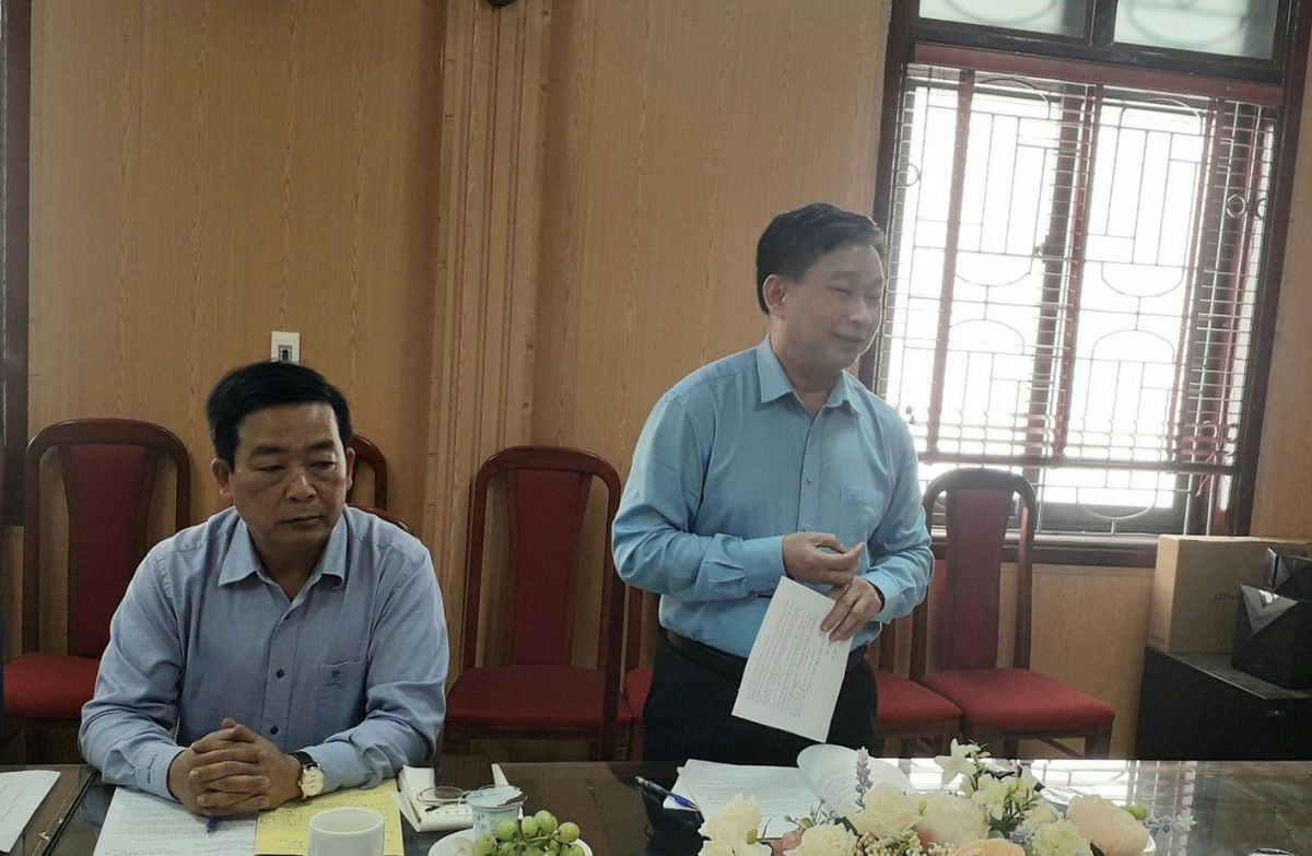 ong-chi-ngo-sy-thuy-hieu-truong-truong-thpt-chuyen-phan-boi-chau-phat-bieu-tai-buoi-lam-viec.jpg