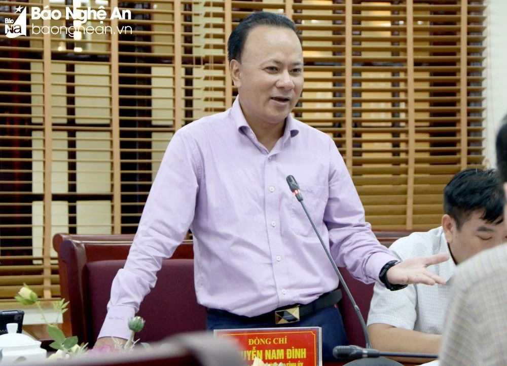bna-bna-dong-chi-nguyen-nam-dinh-pho-chu-tich-thuong-truc-hdnd-tinh-truong-doan-giam-sat-lam-viec-voi-ubnd-tpvinh-anh-tien-dong-4959.jpg