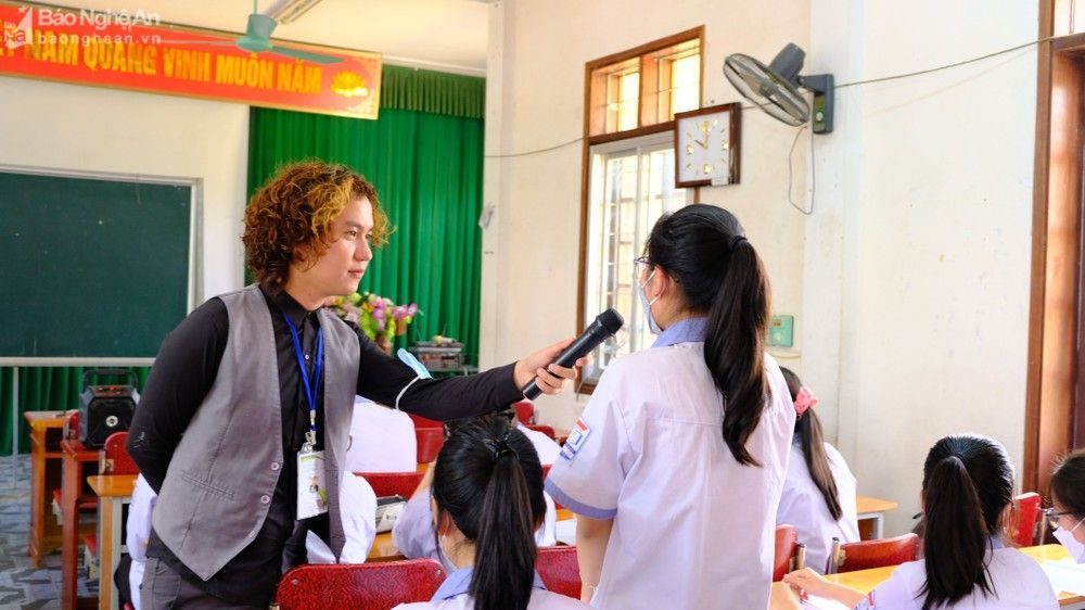 gio-hoc-ngoai-ngu-cua-hoc-sinh-truong-thpt-ha-huy-tap-3197--n1.jpg