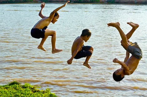 thuong-truc-hdnd-tinh-nghe-an-thong-nhat-xay-dung-chinh-sach-dau-tu-co-so-vat-chat-va-day-boi-cho-tre-em.jpg