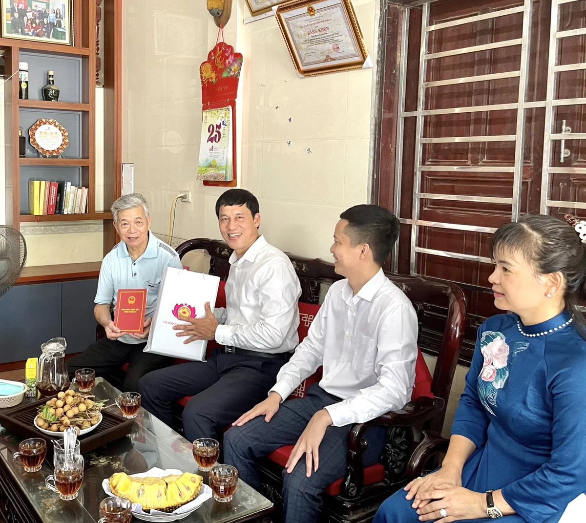 co-quan-van-phong-doan-dbqh-va-hdnd-tinh-dang-huong-tai-nghia-trang-liet-si-thanh-pho-vinh--n4.jpg