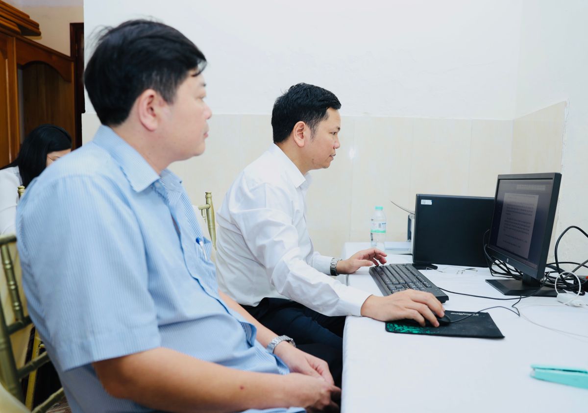 13-cu-tri-kien-nghi-phan-anh-qua-duong-day-nong-tai-phien-khai-mac-ky-hop-thu-11--n4.jpg