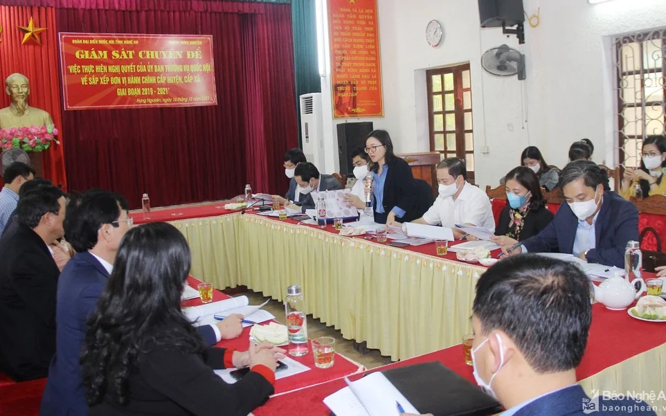 tra-loi-kien-nghi-cu-tri-ve-che-do-cho-can-bo-doi-du-do-sap-nhap-don-vi-hanh-chinh-cap-xa-nghi-huu-truoc-tuoi.jpg