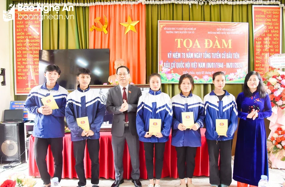 bna-trao-2-anh-thanh-le-2847.jpg.webp