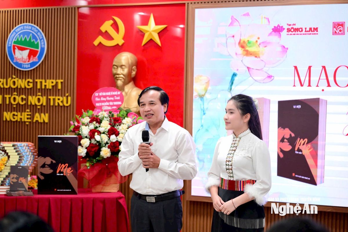 tac-giai-nguyen-nhu-khoi-giao-luu-voi-cac-ban-tre.jpg