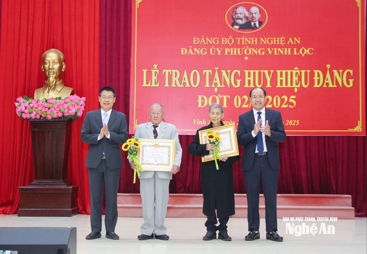 bna_-lanh-dao-ban-to-chuc-tinh-uy-va-dang-uy-phuong-vinh-loc.jpg