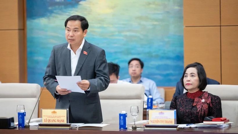 Tổng Thư ký Quốc hội - Chủ nhiệm Văn phòng Quốc hội Lê Quang Mạnh phát biểu tại phiên họp lần thứ ba của Hội đồng bầu cử Quốc gia chiều 10/11. (Ảnh: DUY LINH)
