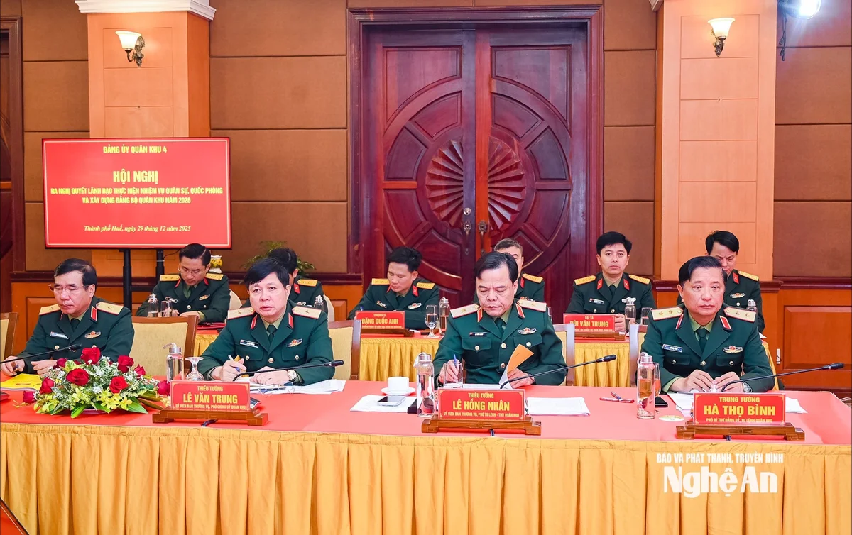 bna_anh-3-cac-dong-chi-trong-thuong-vu-dang-uy-quan-khu-du-hoi-nghi.jpg
