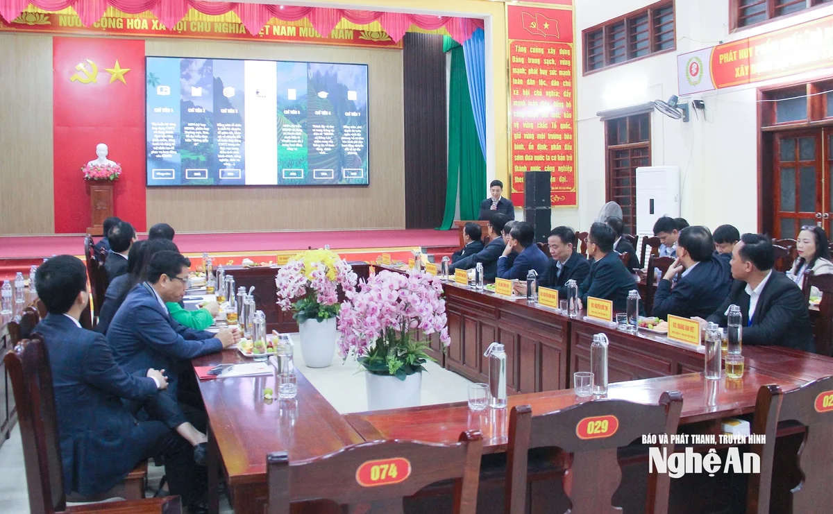 bna_-can-bo-van-phong-hdnd-ubnd-xa-dong-loc-bao-cao-ket-qua-thuc-hien-chuyen-doi-so-trong-hoat-dong-cua-hdnd-xa.-anh-mai-hoa.jpg