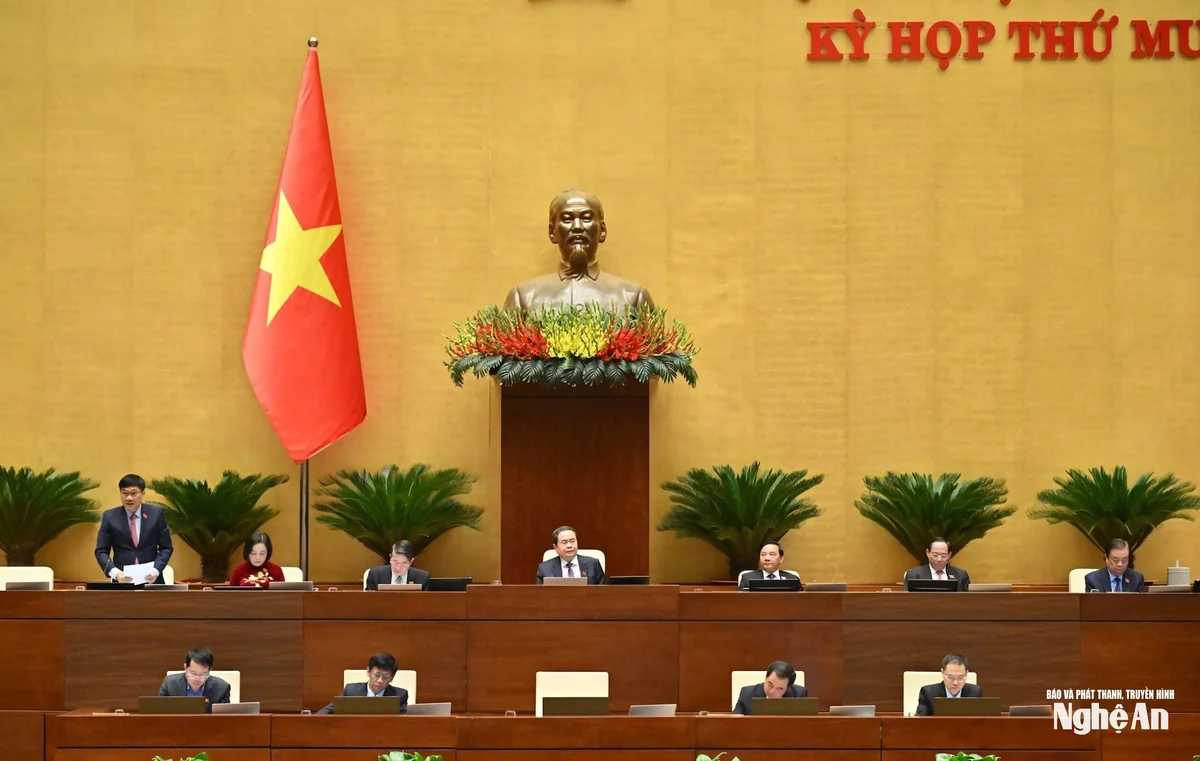 bna_pho-chu-tich-quoc-hoi-vu-hong-thanh-dieu-hanh-phien-hopvqk_1585-41271e98a89710e20b23ba83269ca4c4(1).jpg
