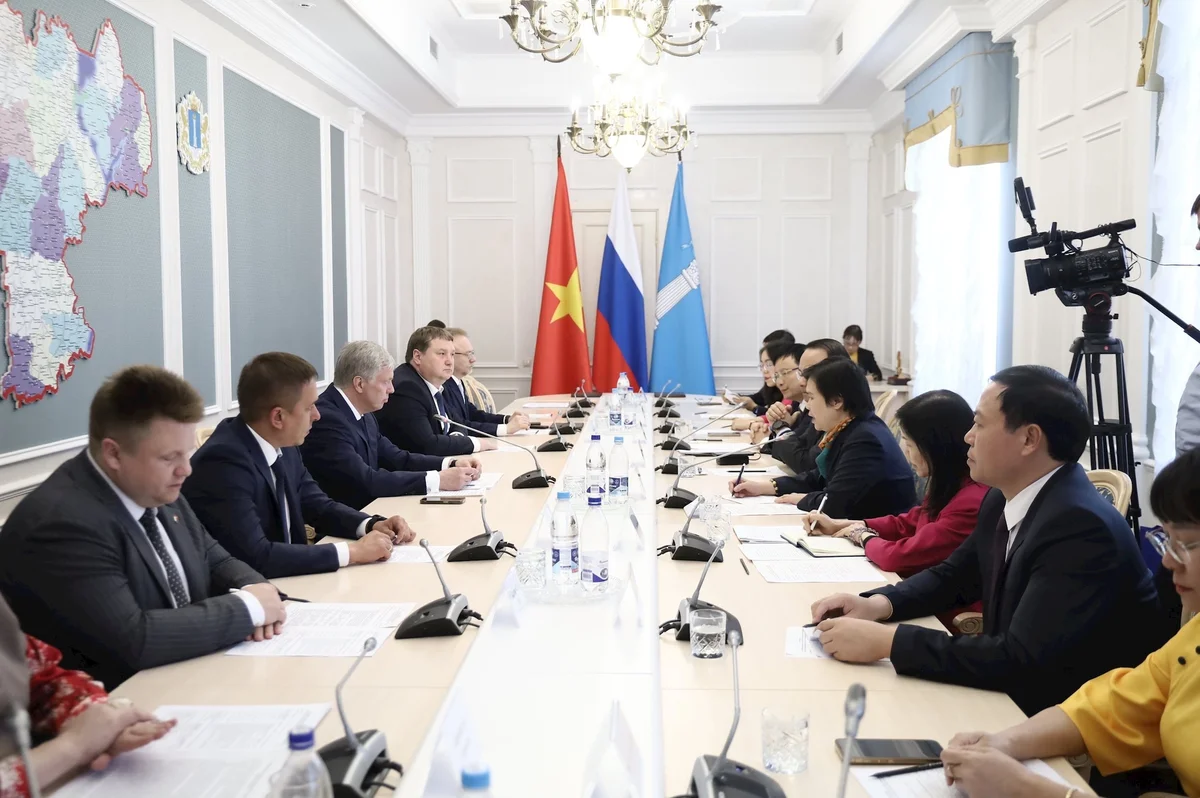 1.-bna_-toan-canh-cuoc-lam-viec.jpg