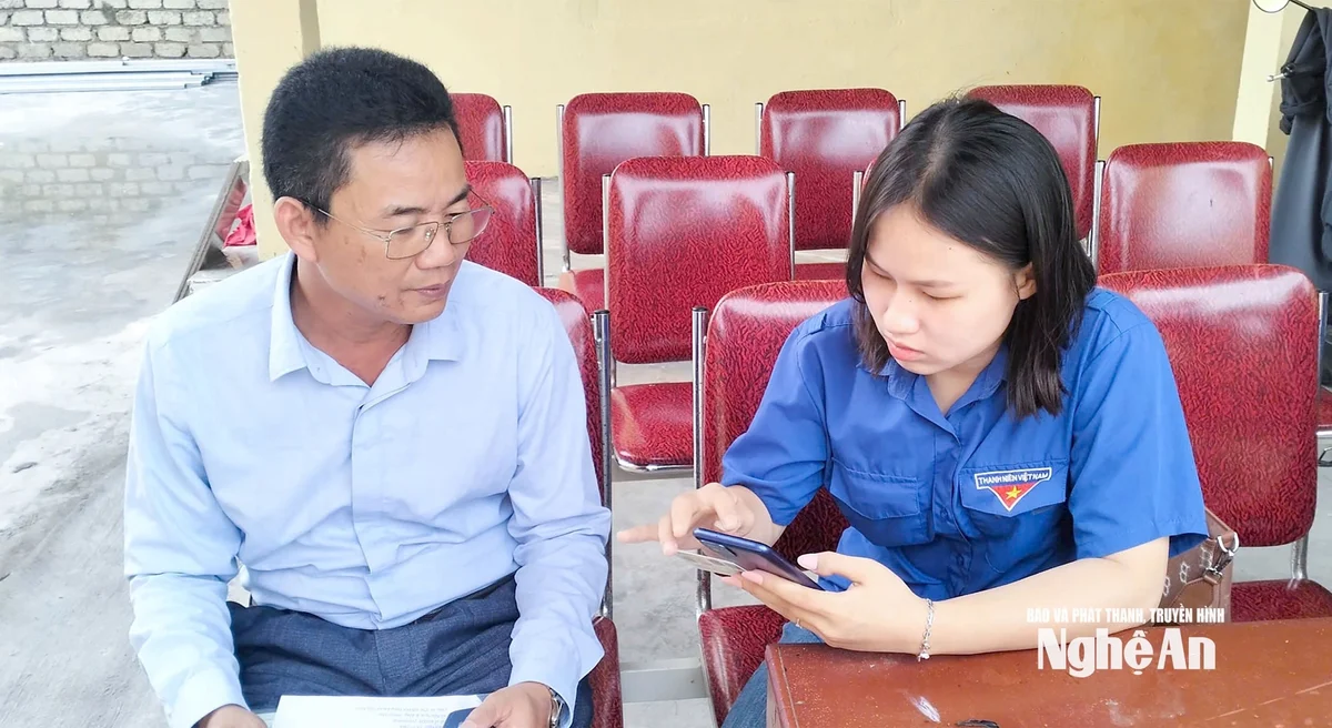 bna_-doan-vien-thanh-nien-ho-tro-nguoi-dan-lam-ho-so-truc-tuyen.jpg