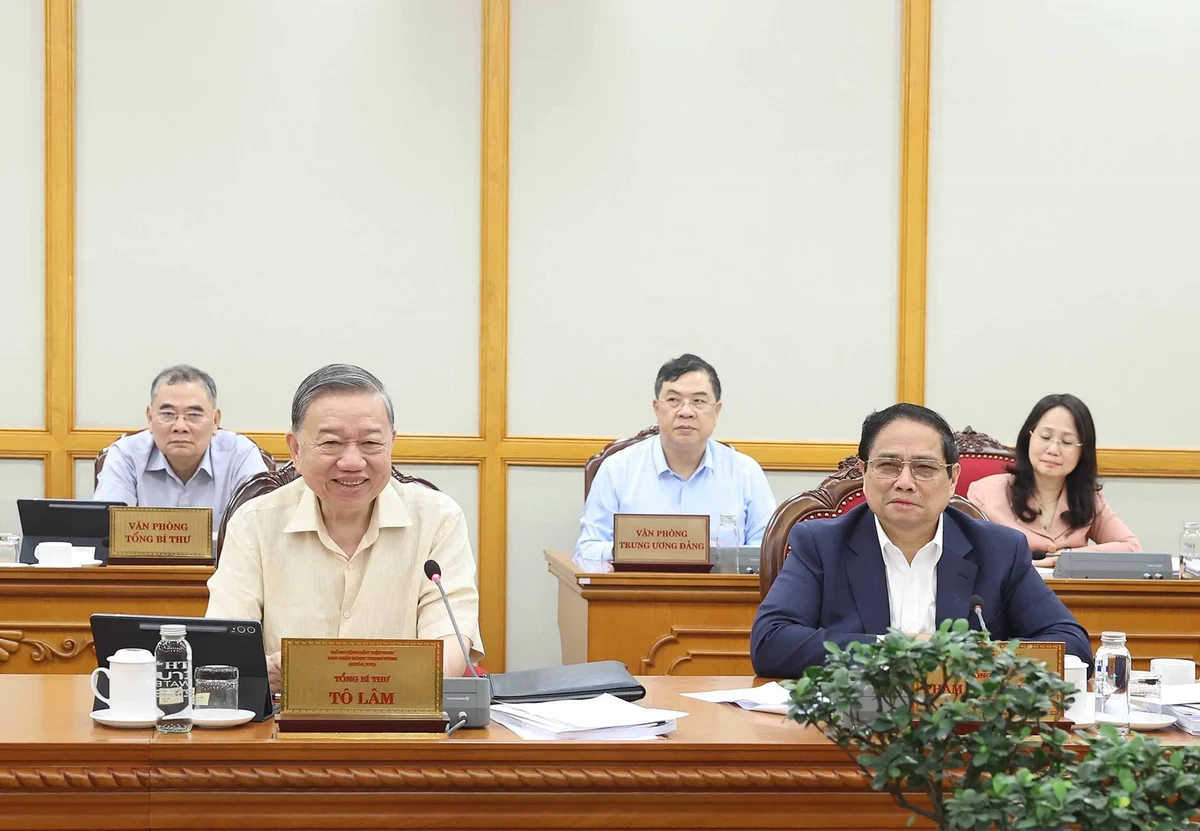 vna-potal-tong-bi-thu-to-lam-chu-tri-cuoc-hop-bo-chinh-tri-ban-bi-thu-cho-y-kien-ve-tinh-hinh-thuc-hien-ve-sap-xep-to-ch-72539.jpg?width=0&s=H9mm4FUuRxL1Y3TokdYJXw