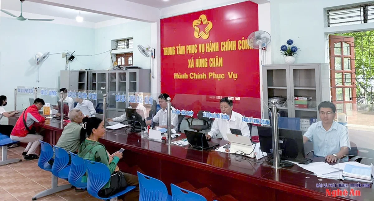 bna_-trung-tam-phuc-vu-hanh-chinh-cong-xa-hung-chan...jpg