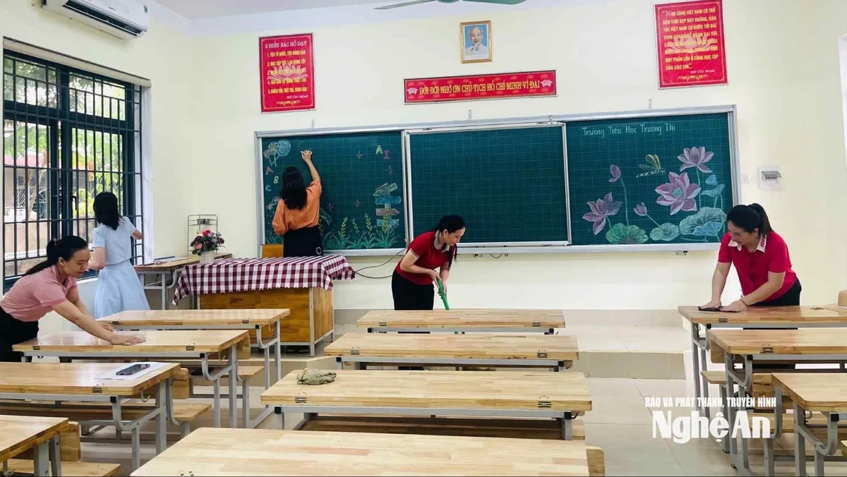 bna_giao-vien-truong-tieu-hoc-truong-thi-sap-xep-lai-lop-hoc-cho-nam-hoc-moi.-anh-my-ha.jpg