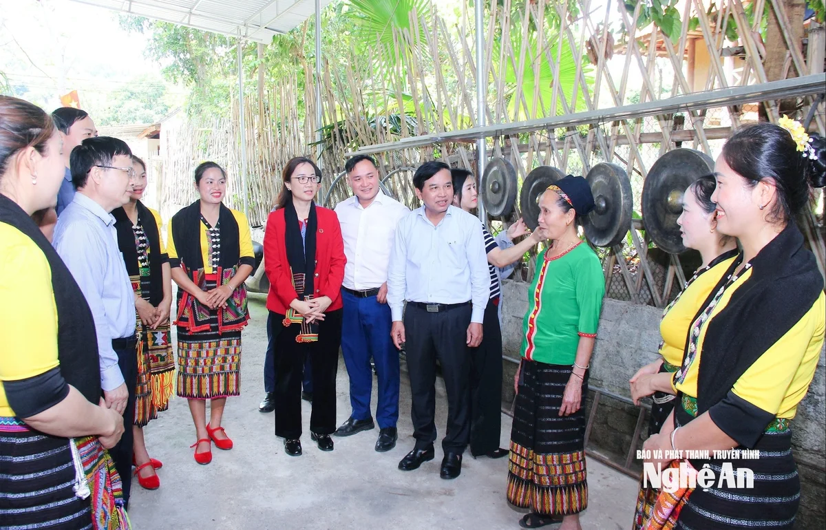 bna_-lanh-dao-tinh-tim-hieu-hoat-dong-du-lich-cong-dong-tai-xa-tam-quang.-anh-mai-hoa.jpg