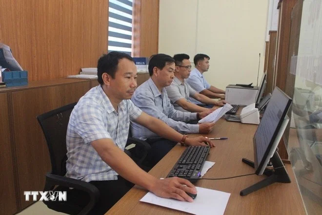 media.vietnamplus.vn-images-32a6702c183cbf9d089dd472f8821b619fe149f5932cfbd065f0529c8755624c3d657921e37acad7ace1d44ef4816bd0a4ff63f9e03877bcb98739f13972d00b-_ttxvn-thanh-hoa-can-bo-doi-du-2.jpg