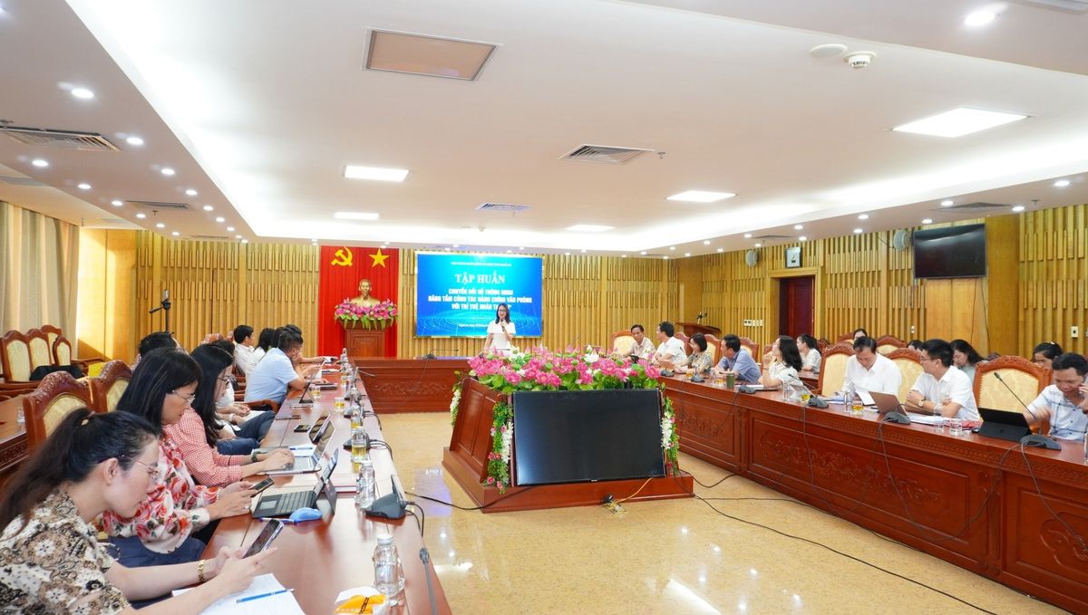 van-phong-doan-dbqh-va-hdnd-tinh-tap-huan-ve-ung-dung-cong-nghe-tri-tue-nhan-tao-ai-.jpg