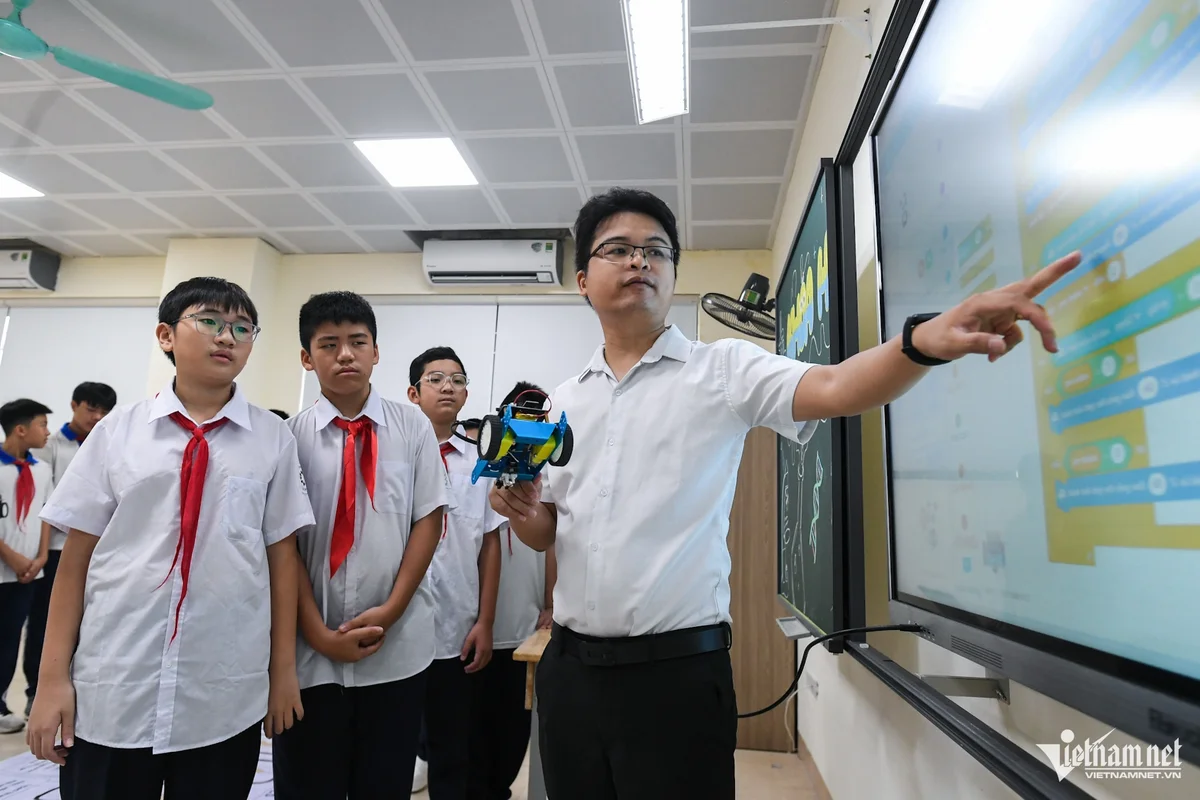 static-images.vnncdn.net-vps_images_publish-000001-000003-2026-10-8-_w-thcs-hoang-mai-giao-duc-hanoi-22jpg-1935-2992.jpg