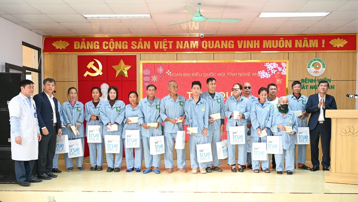 bna_dai-bieu-quoc-hoi-tham-chuc-tet-benh-nhan-5-2c70f913c901ac761018d0413f67895a.jpg