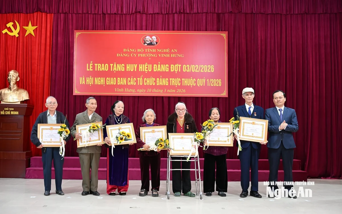bna_trao-huy-hieu.jpg