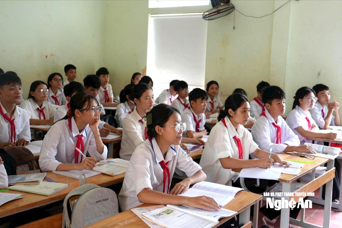 bna_tu-nam-hoc-2025-2026-hoc-sinh-lop-9-tren-dia-ban-thanh-pho-vinh-cu-se-tang-dot-bien.-anh-my-ha(1).jpg
