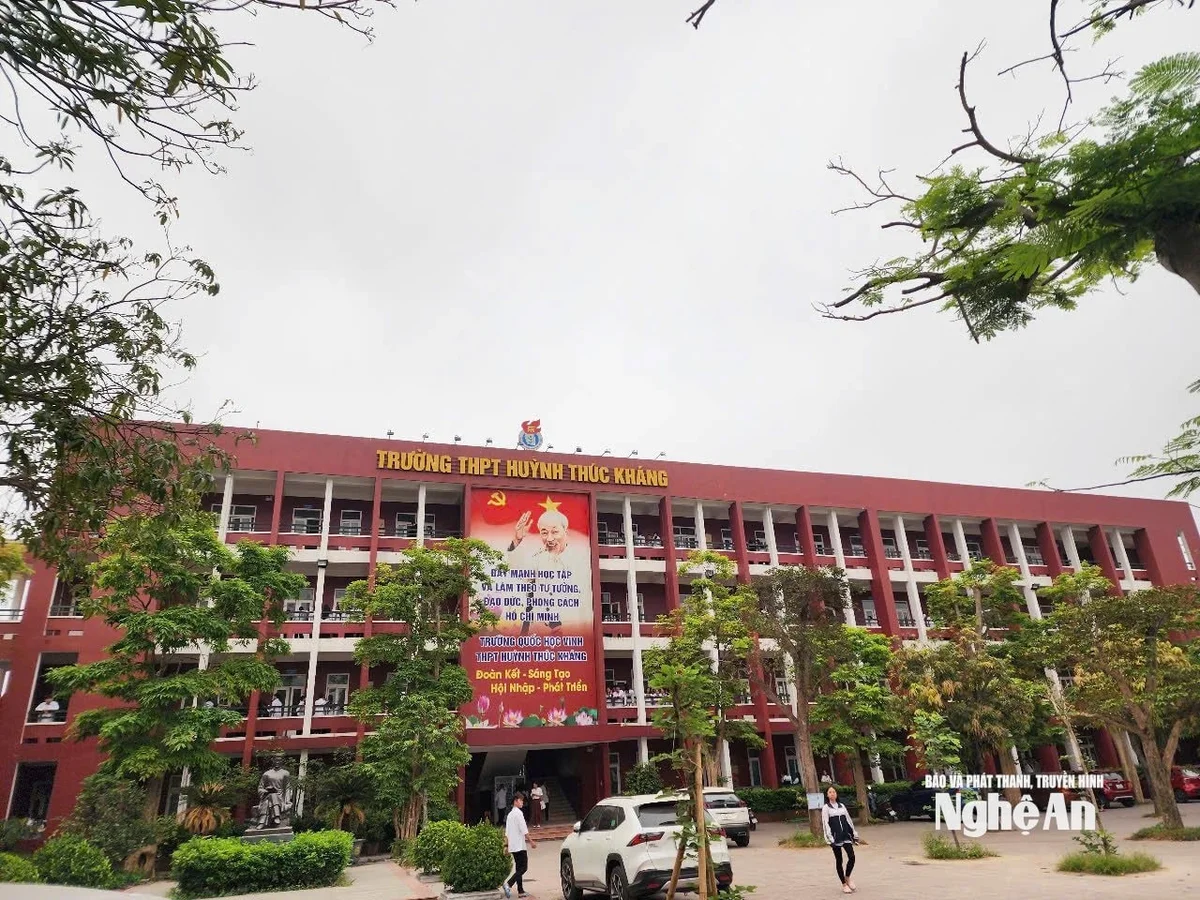 bna_nam-nay-truong-thpt-huynh-thuc-khang-se-tuyen-sinh-25-lop-tang-7-lop-so-voi-nam-hoc-truoc.-anh-my-ha.jpg