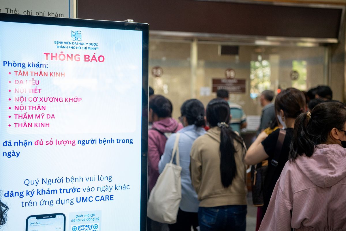 nguoi-dan-vat-va-khi-kham-bhyt-benh-vien-dai-hoc-y-duoc-tphcm-noi-gi-3116.jpg?width=0&s=L4X_fIvylBa-bTC_WM8e4A&md5=yj8IcYkhyXfNwJRAOhHJ5Q&expires=1790599528