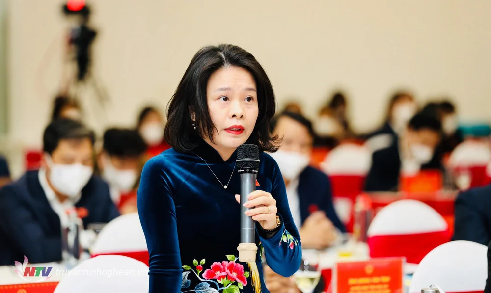 dai-bieu-ho-thu-trang-tx-hoang-mai-chat-van-lanh-dao-nganh-lao-dong-thuong-binh-va-xa-hoi.jpg