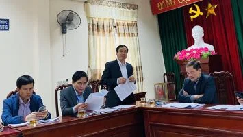 dong-chi-le-dinh-ly-giam-doc-so-noi-vu-bao-cao-cac-noi-dung-doan-quan-tam.jpg