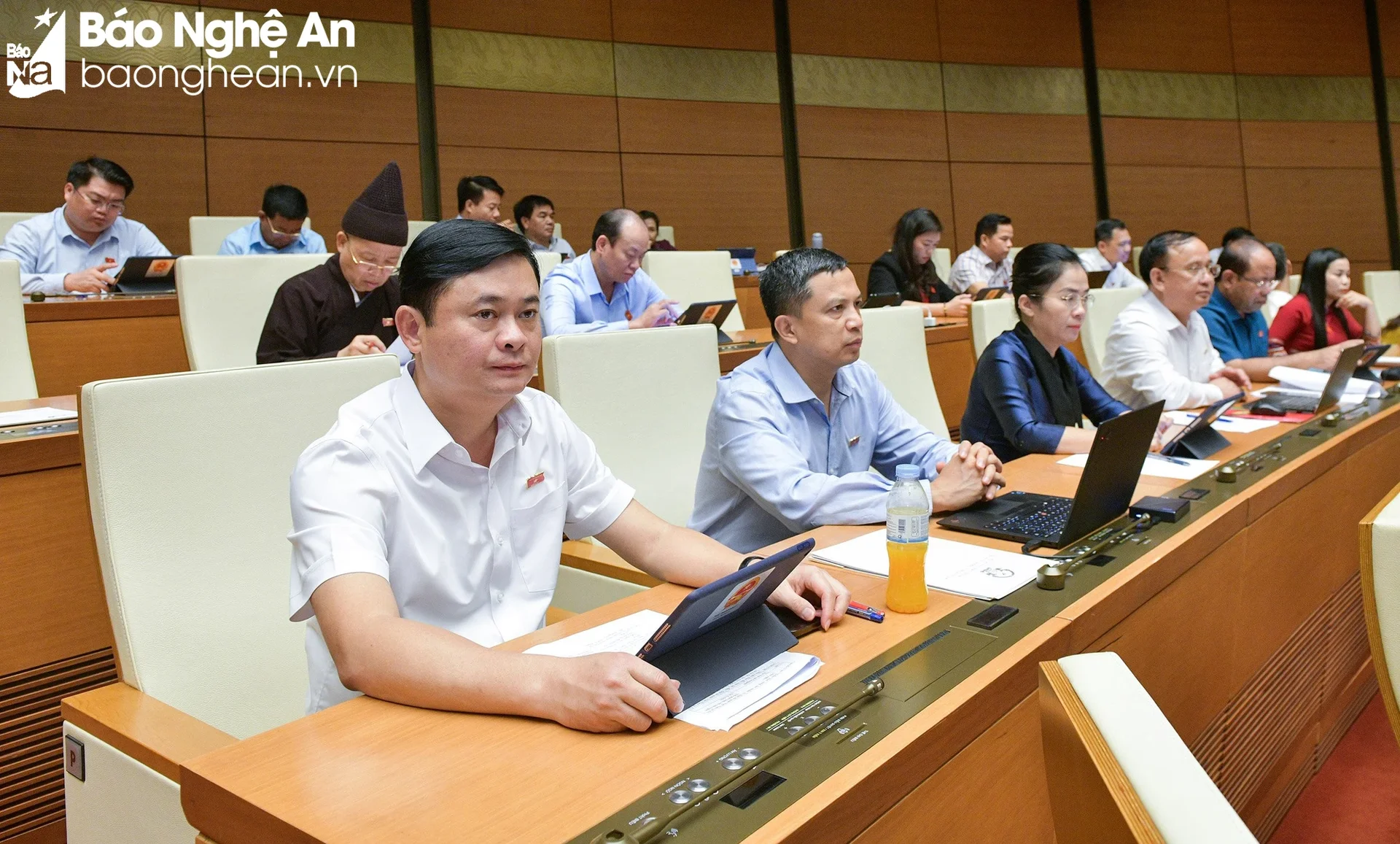 bna-dai-bieu-quoc-hoi-doan-nghe-an-tai-phien-lam-viec-ngay-3110-tai-hoi-truong-dien-hong-nha-quoc-hoi-anh-nam-an-9263.jpg.webp