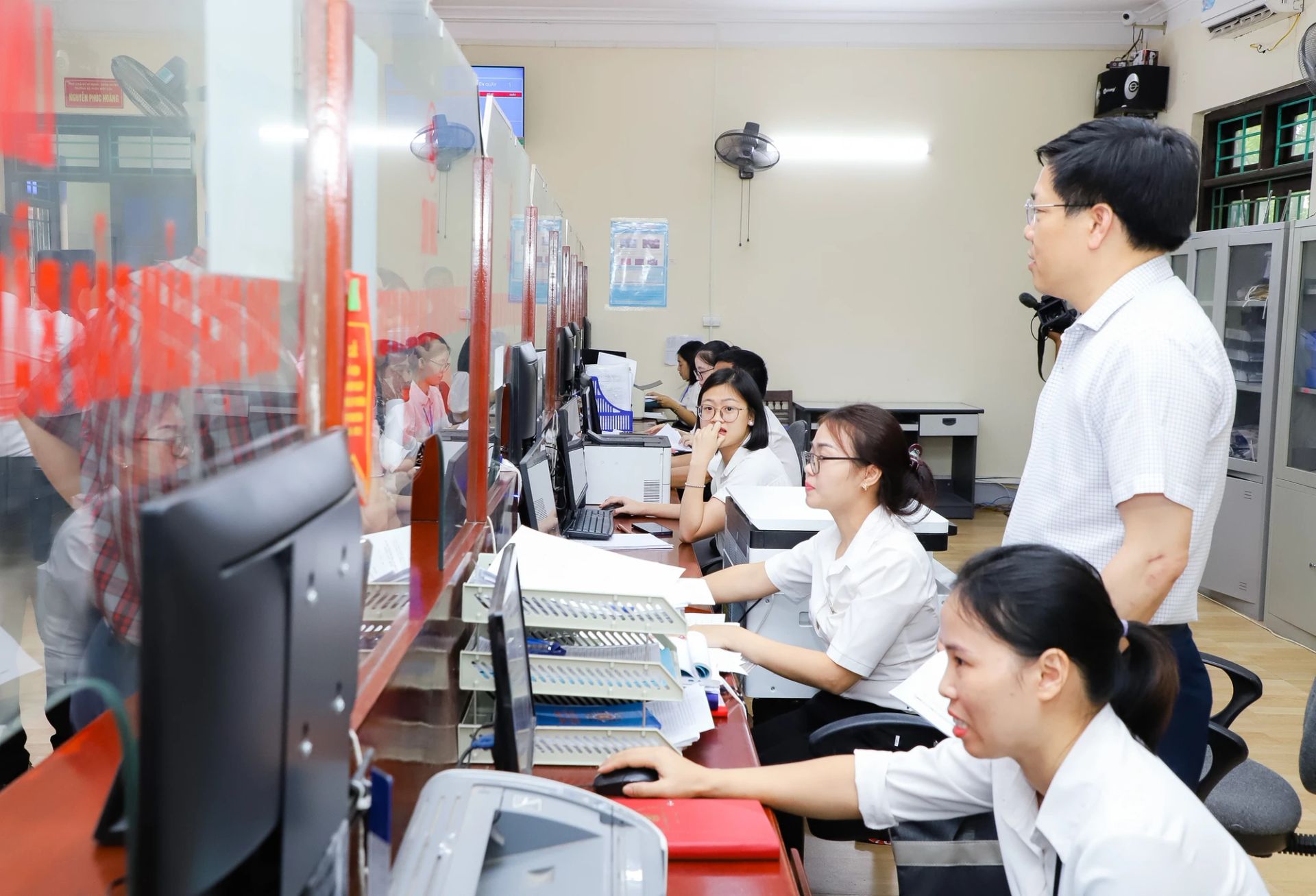 1-doan-kiem-tra-ban-chi-dao-cai-cach-hanh-chinh-cua-chinh-phu-kiem-tra-cong-tac-cai-cach-hanh-chinh-tai-huyen-nam-danjpg-6165.jpg.webp