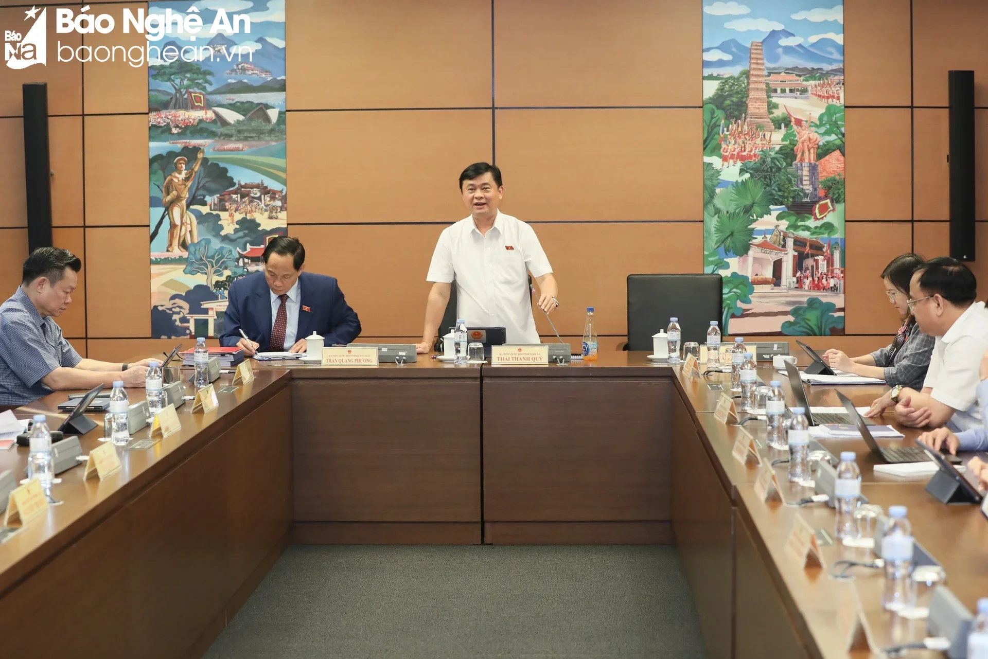 bna-bi-thu-tinh-uy-thai-thanh-quy-truong-doan-dbqh-tinh-chu-tri-phien-thao-luan-tai-to-3-anh-quang-vinh-8339.jpg.webp