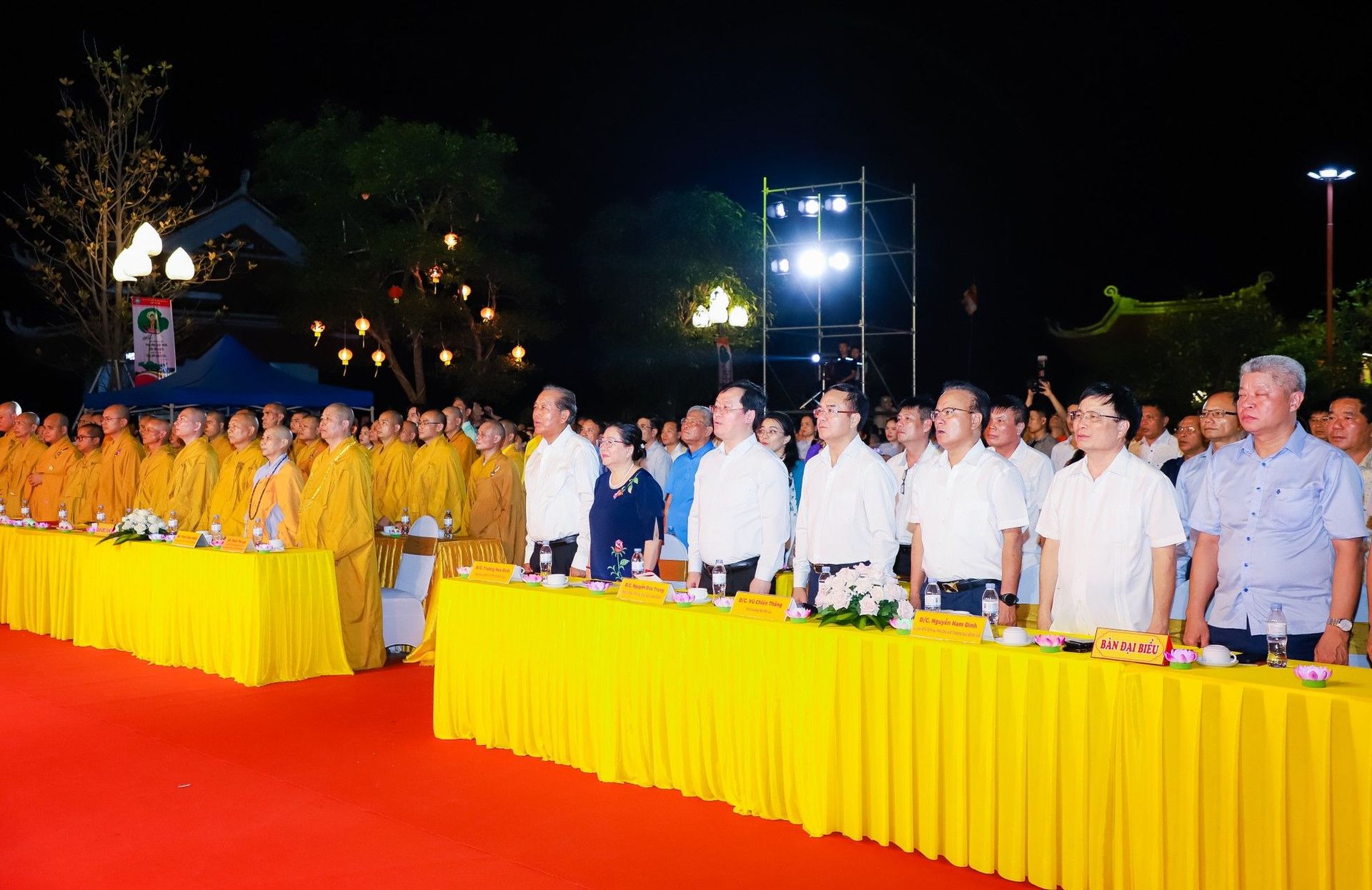 cac-dai-bieu-trung-uong-va-tinh-nghe-an-tham-du-dai-le-phat-dan-2023-4024.jpg
