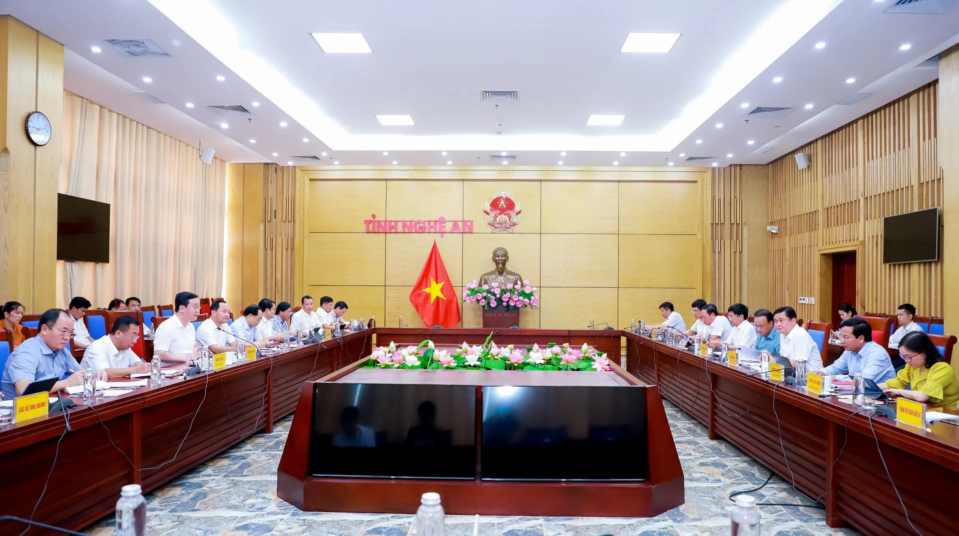 doan-giam-sat-hdnd-tinh-nghe-an-ve-cong-tac-bao-ve-moi-truong-lam-viec-voi-ubnd-tinh--n1.jpg