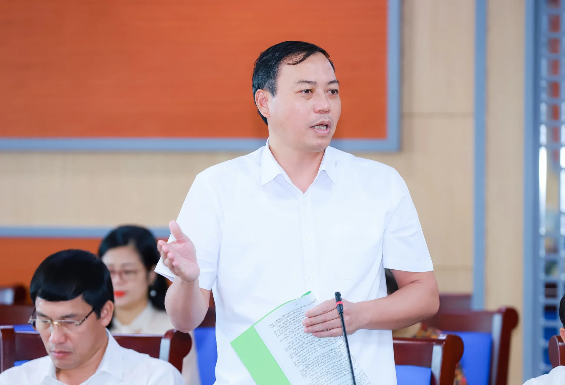 thuong-truc-hdnd-tinh-nghe-an-tham-tra-cac-bao-cao-du-thao-nghi-quyet-do-ubnd-tinh-trinh-ky-hop-thu-14--n4.jpg