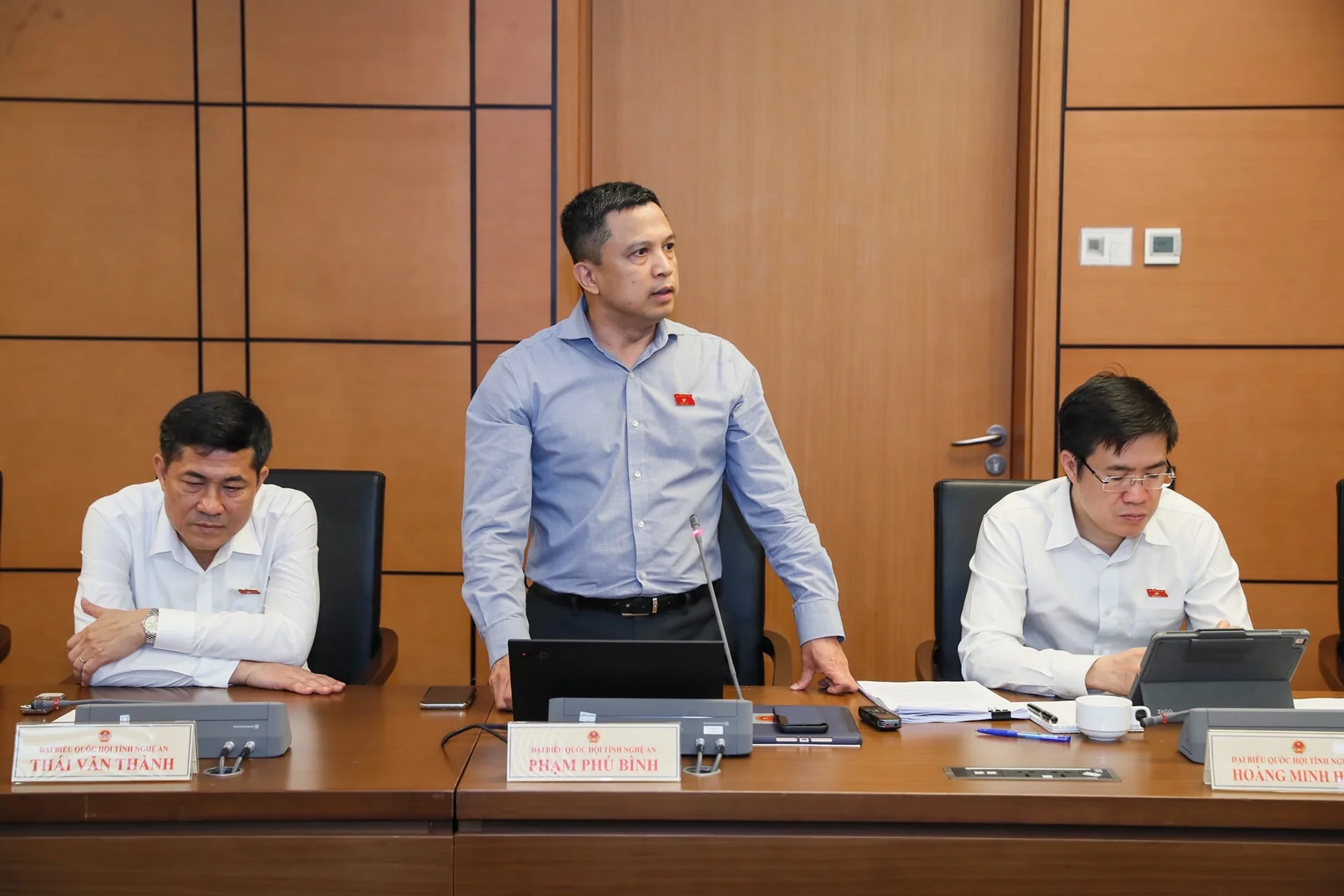 doan-dai-bieu-quoc-hoi-nghe-an-thao-luan-tai-to-ve-du-an-luat-nha-o-sua-doi--n5.jpg