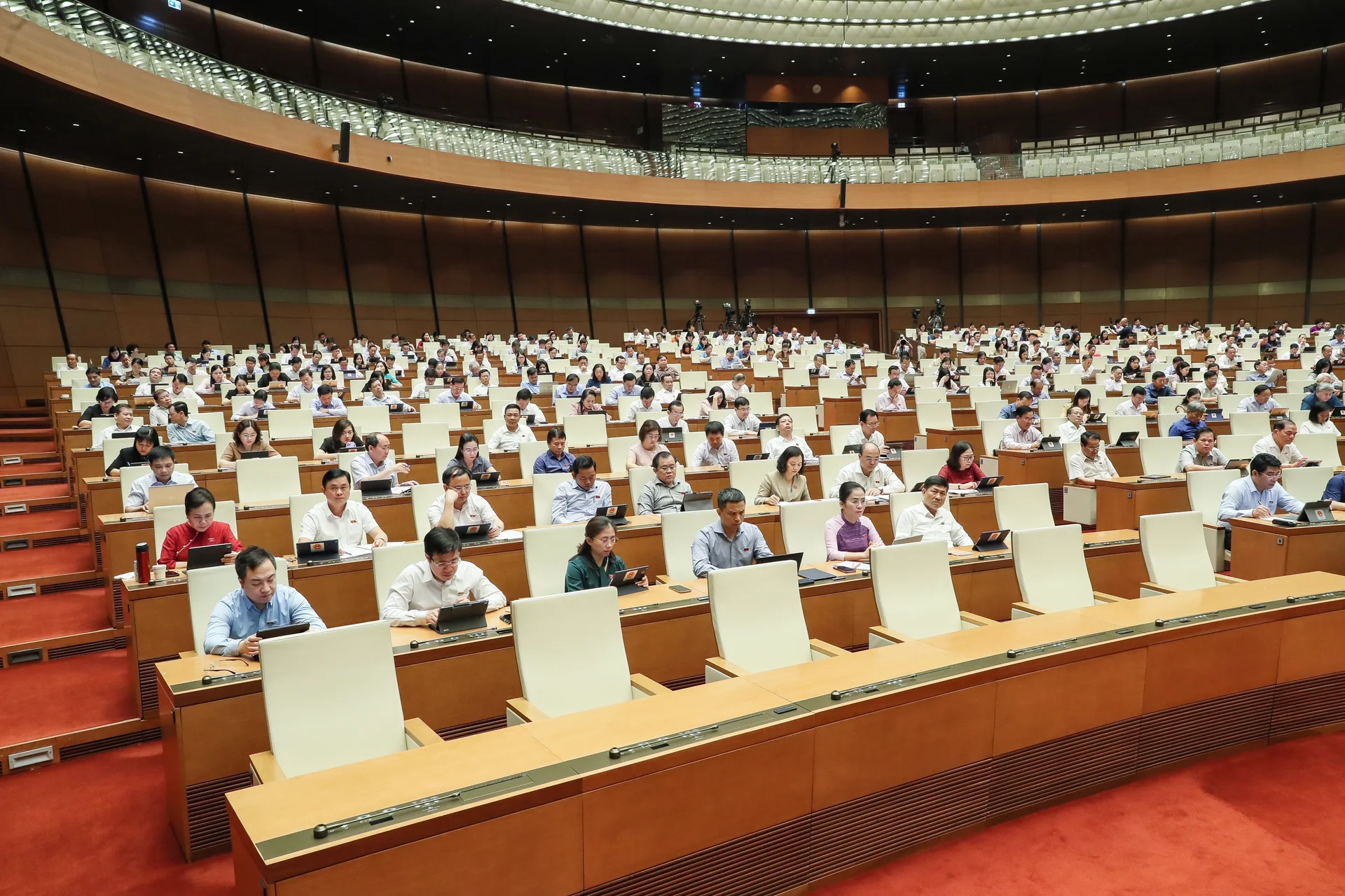 doan-dai-bieu-quoc-hoi-nghe-an-thao-luan-tai-to-ve-du-an-luat-nha-o-sua-doi--n8.jpg
