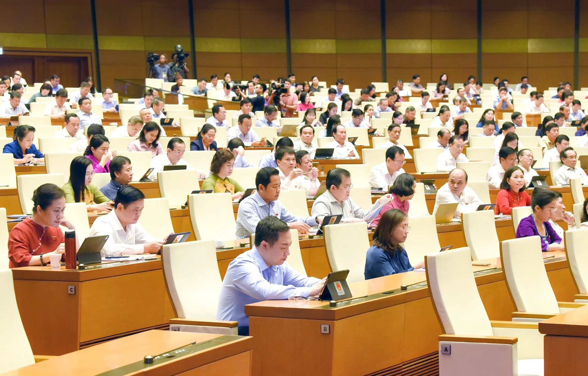 quoc-hoi-hoan-thanh-phien-chat-van-va-tra-loi-chat-van-tai-ky-hop-thu-5--n3.jpg